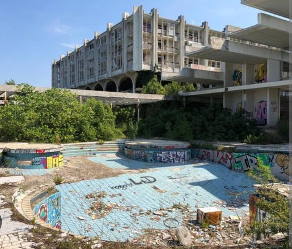 Haludovo Virtual Ruin Hotel Bungaloos Apartments And Camping, International Cooperation And Assistance For Rebirth Baracska Luaran gambar