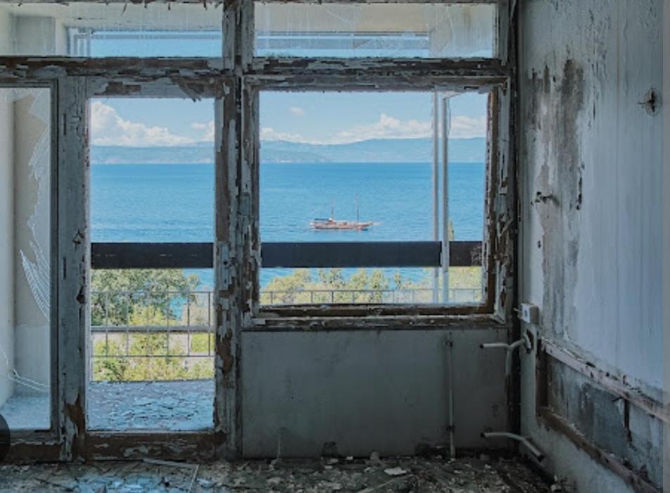 Haludovo Virtual Ruin Hotel Bungaloos Apartments And Camping, International Cooperation And Assistance For Rebirth Baracska Luaran gambar