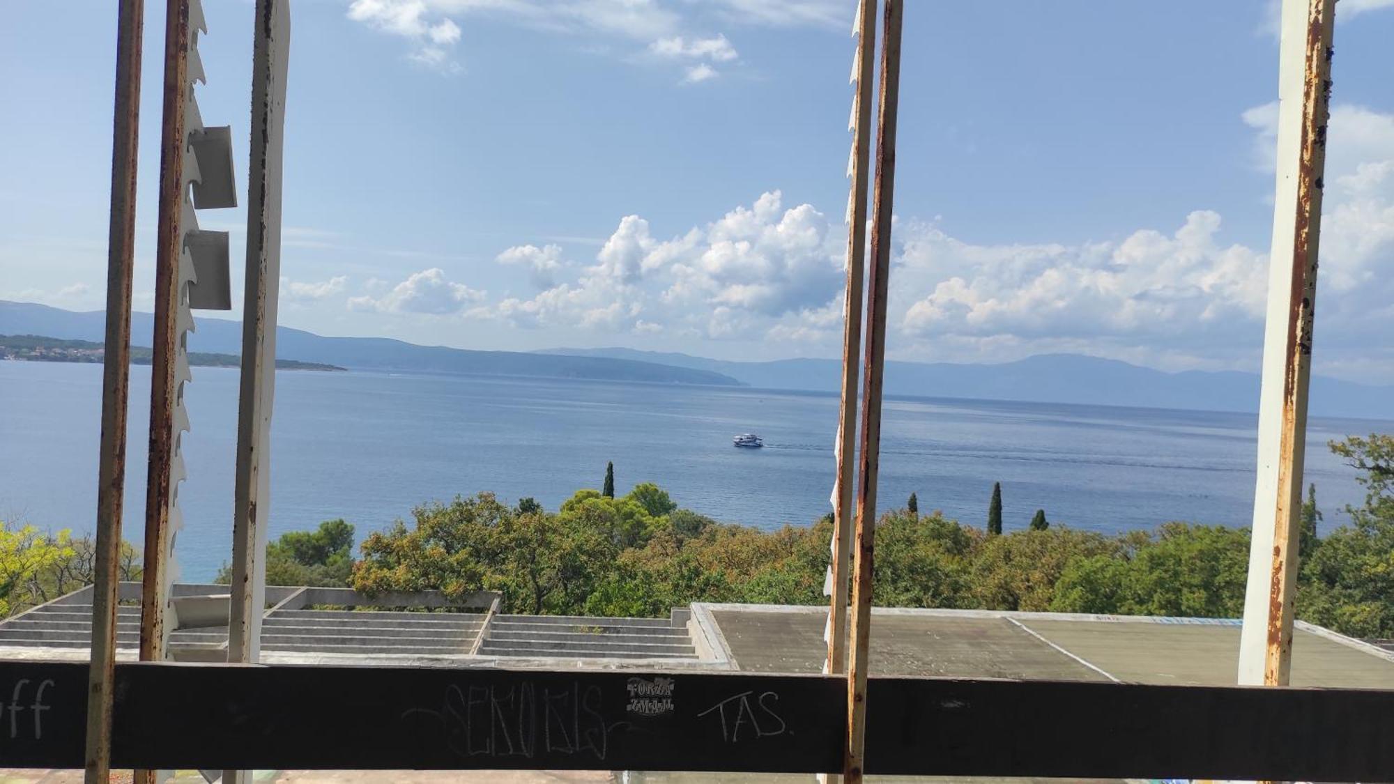 Haludovo Virtual Ruin Hotel Bungaloos Apartments And Camping, International Cooperation And Assistance For Rebirth Baracska Luaran gambar